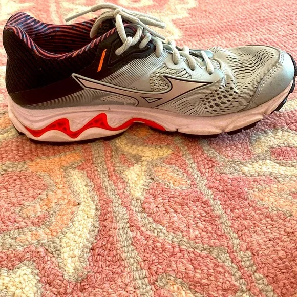 Women’s Mizuno Wave Inspire 15 Series. - Picture 4 of 5